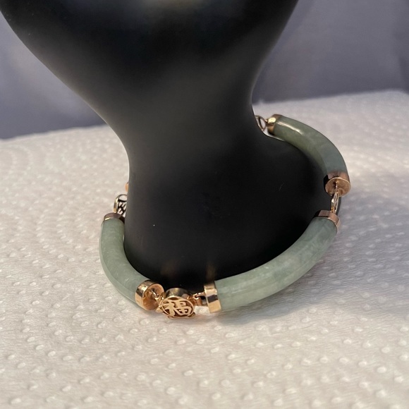 14k Solid Gold and Green Jade Bracelet - Picture 13 of 15